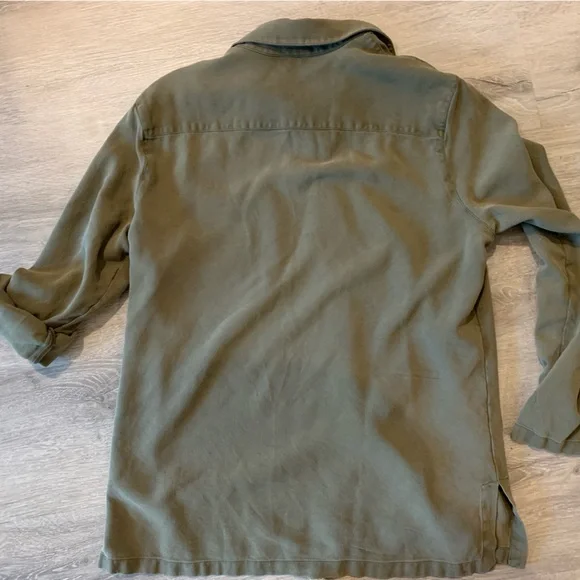 100% silk Lauren Ralph Lauren women’s button down shirt. - Picture 2 of 7